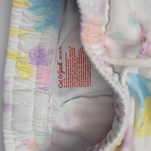 white Color Shorts - Picture 2 of 3